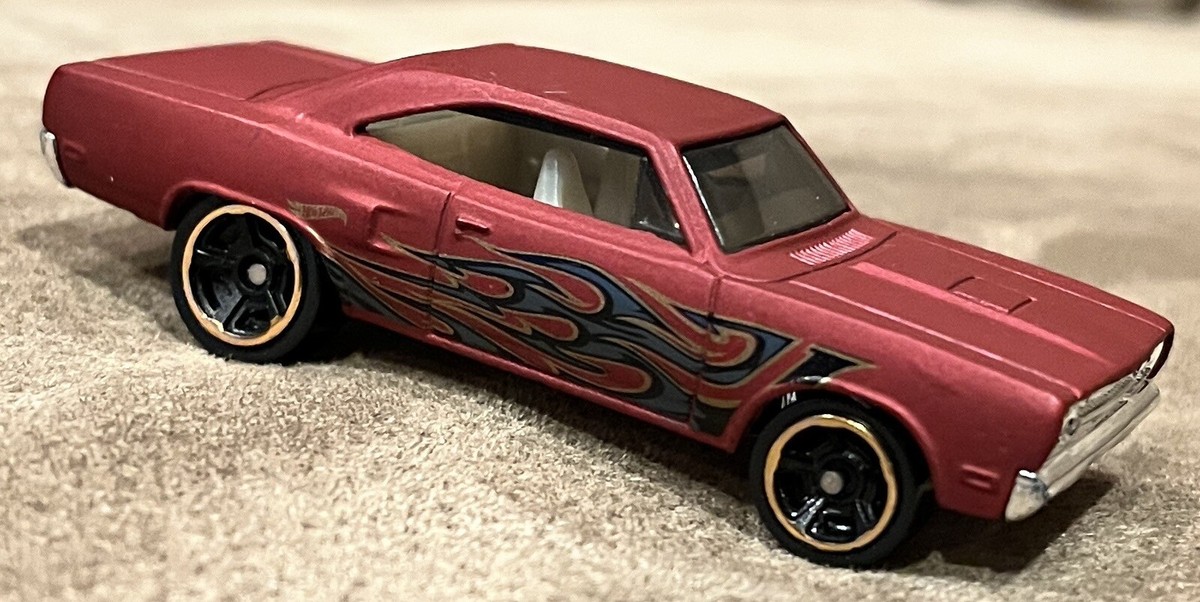 1998 '16 Hot Wheels '70 Burgundy Plymouth RoadRunner w/Flames