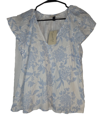Universal Threads V-neck Shirt White With Blue Flowers Flutter Sleeves XS New