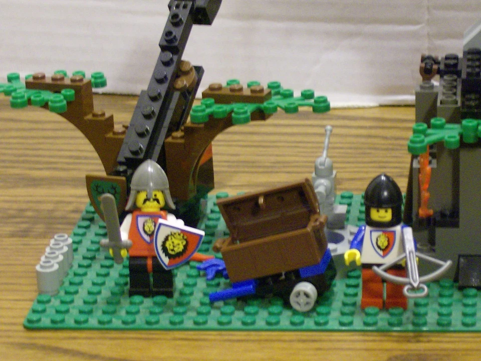 Lego 6046 Castle Dark Forest HEMLOCK STRONGHOLD Complete w/Instructions - Image 4 of 4