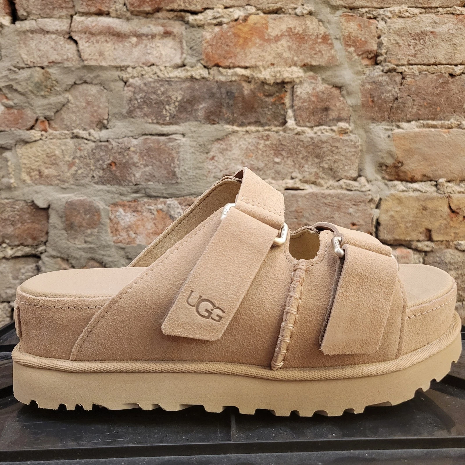 Nuovo con scatola Ugg Goldens Hi Slide sabbia #1155458