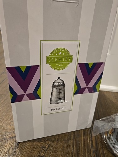 Scentsy Portland Lighthouse Full Size Wax Warmer Retired & Rare NEW In Box - Picture 4 of 6