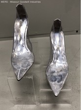 Good American Cinderella Clear Silver Pointed Toe Stiletto Pumps Size 8