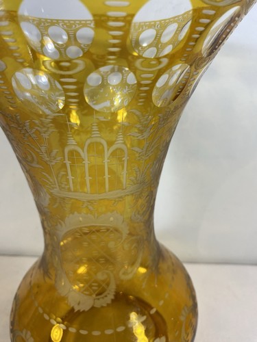 Bohemian Amber to Clear Cut 12" Vase with Deer/Stag and Castles - Picture 5 of 8
