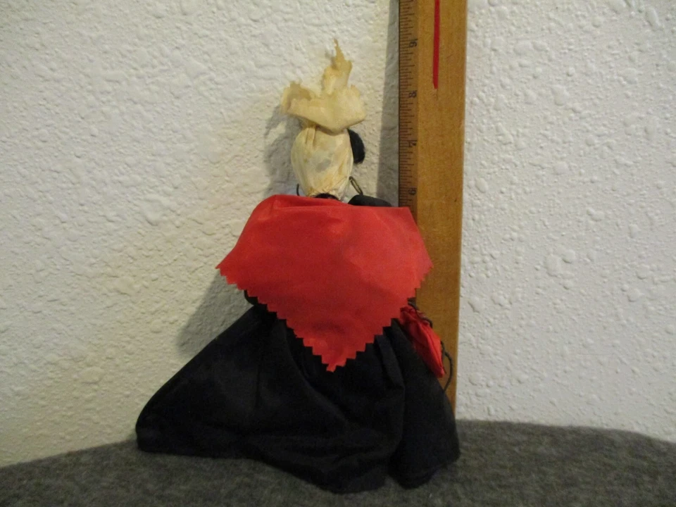 BONECA RAINHA VODU AFRICANA VINTAGE COM ESQUELETO + BOLSA ARANHA MUITO BOM ESTADO. - Imagem 2 de 4