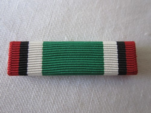 Lot of 25 Military Liberation of Kuwait Medal Ribbon Bars New Factory Sealed - Afbeelding 2 van 4