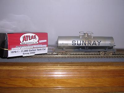 ATLAS #1070-1 Sunray 11,000 Gallon Tank Car #2022 Weathered H.O. 1/87