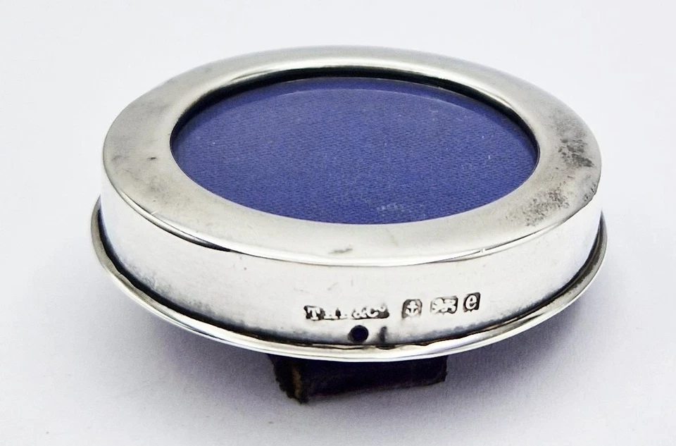 EDWARDIAN STERLING SILVER SMALL CIRCULAR PICTURE FRAME Birmingham 1904 - Image 3 of 4