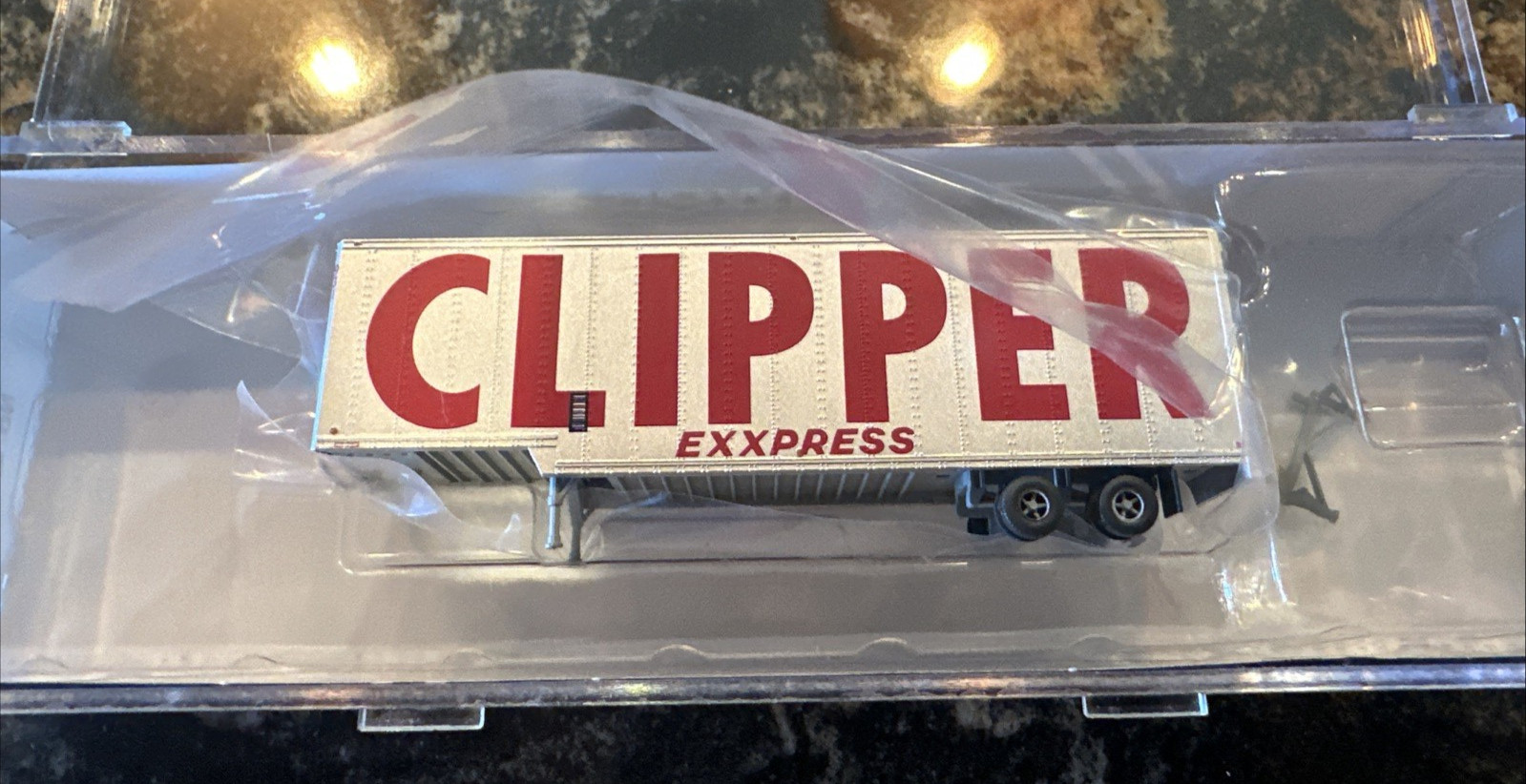 Trainworx N Scale #40383-03 40' Drop Frame Van - CLIPPER Express #931 NIB!