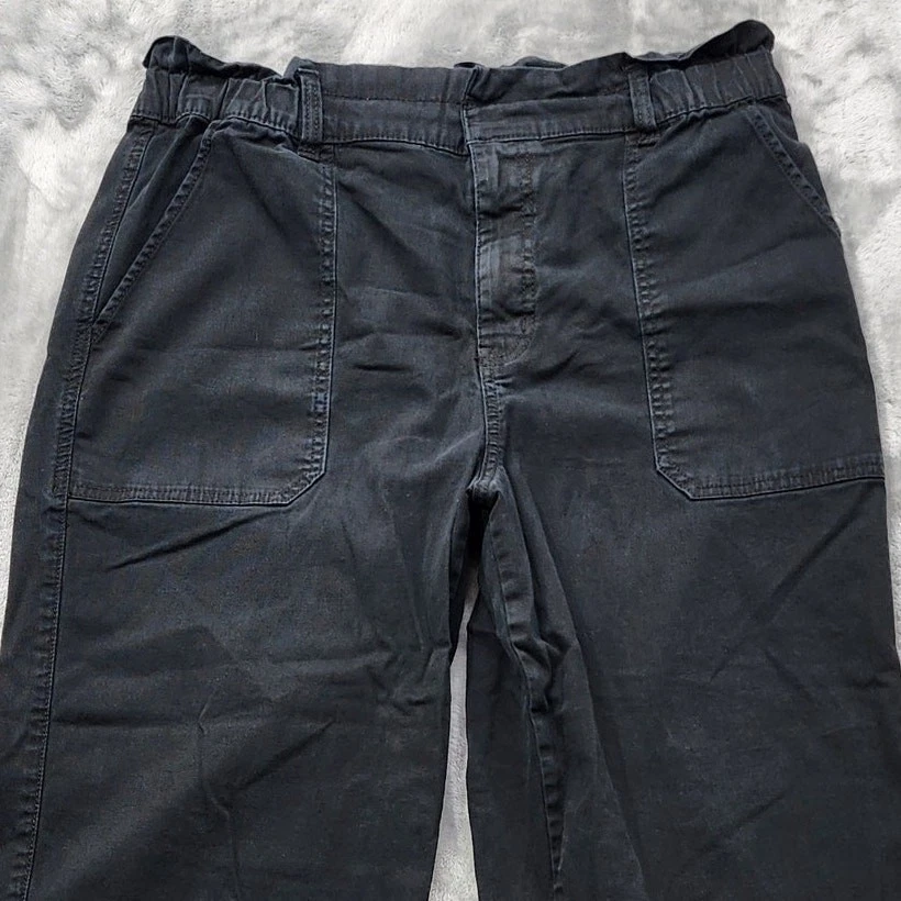 Pantalones Time and Tru para mujer 16 negros con volantes bolsa de papel cintura corta capri elástico Foto 2 de 4