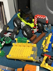 MASSIVE Lego Construction Lot City Minifigure Part 7638,60152,5930,60181,60026 +