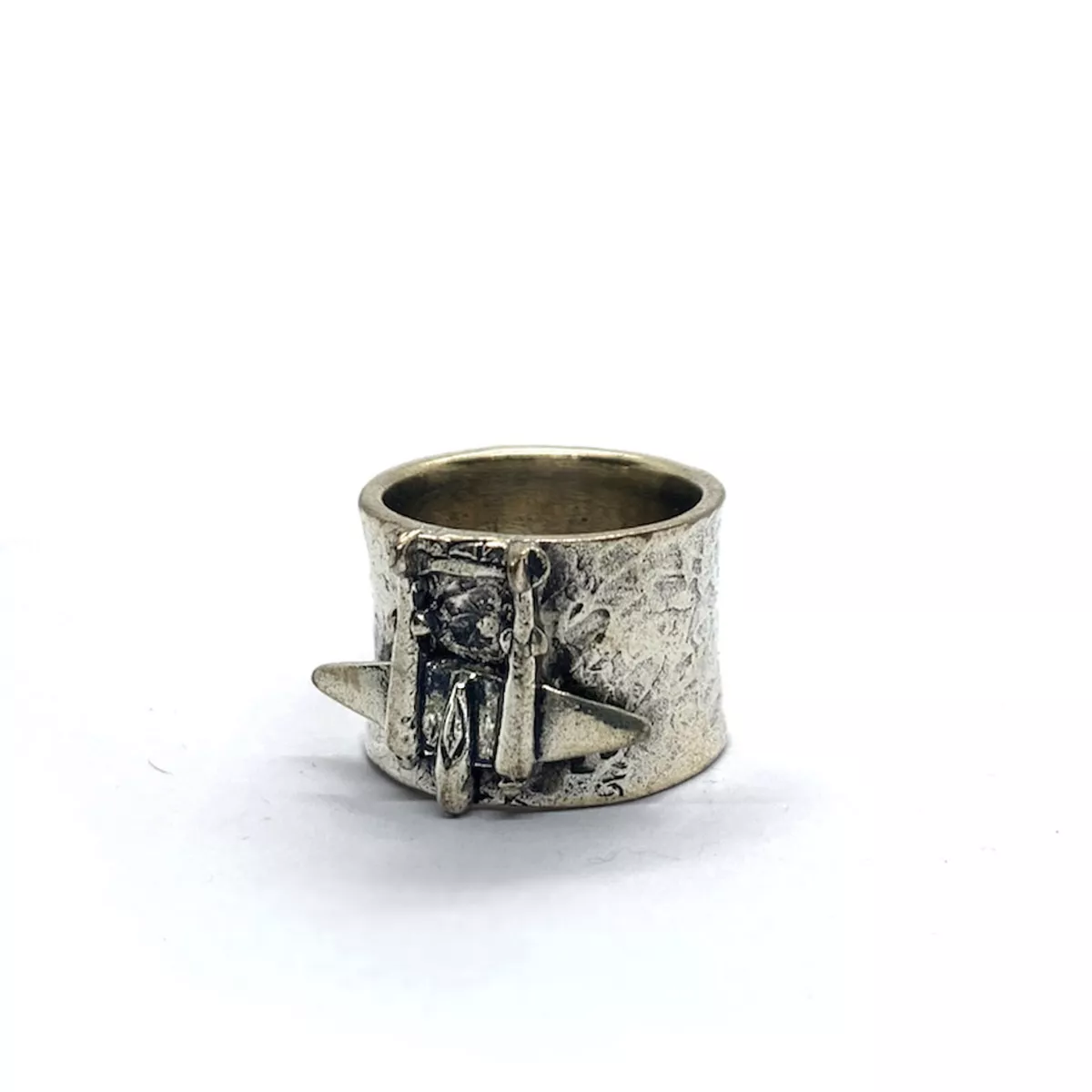 Plane silver ring clearance