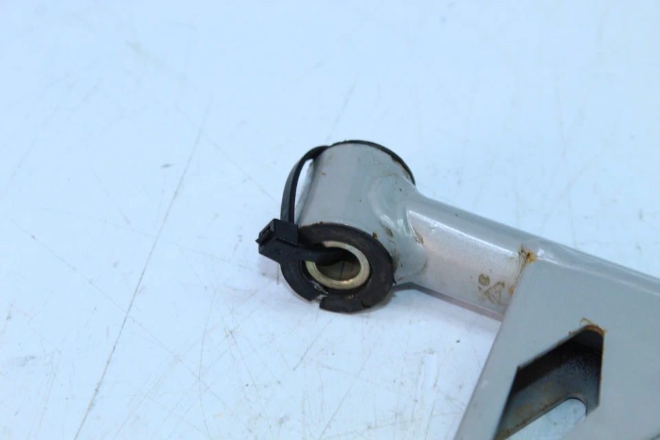 SKI-DOO GRAND TOURING 1200 2010-2013 BRAZO DELANTERO SUPERIOR DERECHO GRIS 505072389 Foto 2 de 4