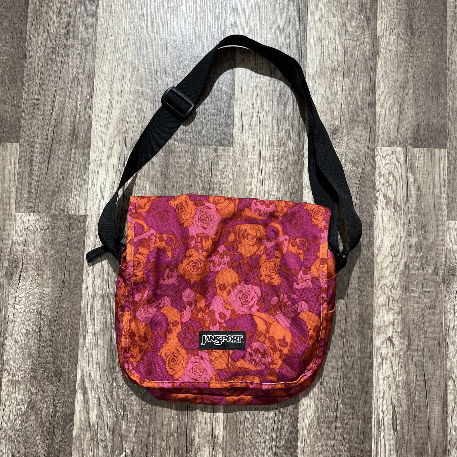 jansport skulls and roses messenger bag Gem