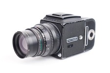 Appareil photo Hasselblad 500C/M #RV1260816 objectif Sonnar T* f/4 - 150mm.