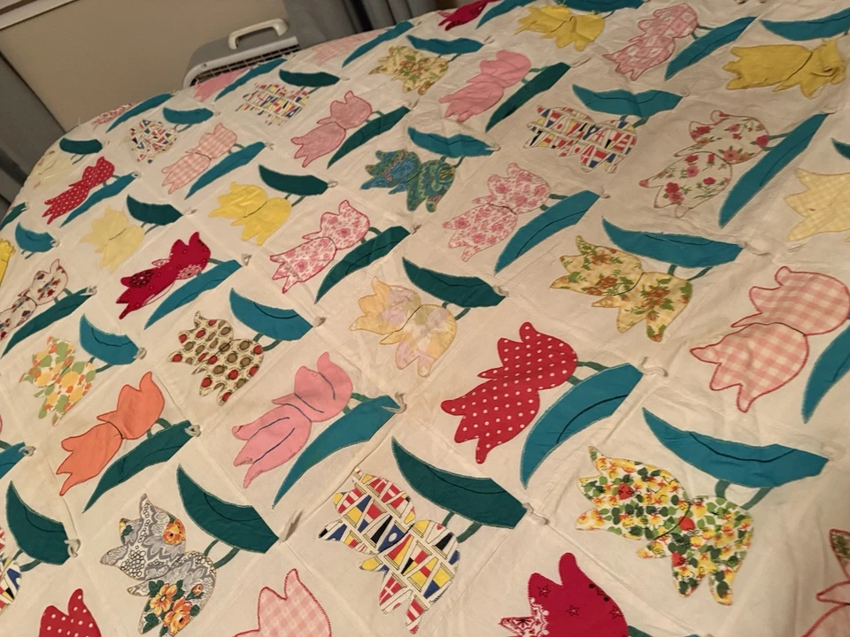 Vintage Handarbeit Quilt Queen Size 83 "x 67" Tulpenmuster bezaubernd - Bild 2 von 4