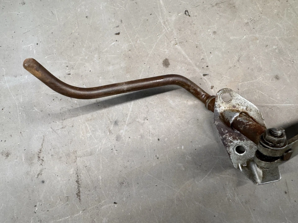 Chevy Impala 1961 1962 acelerador de carburador pedal de gasolina acoplamiento de carburador Belair 327 283 Foto 3 de 4