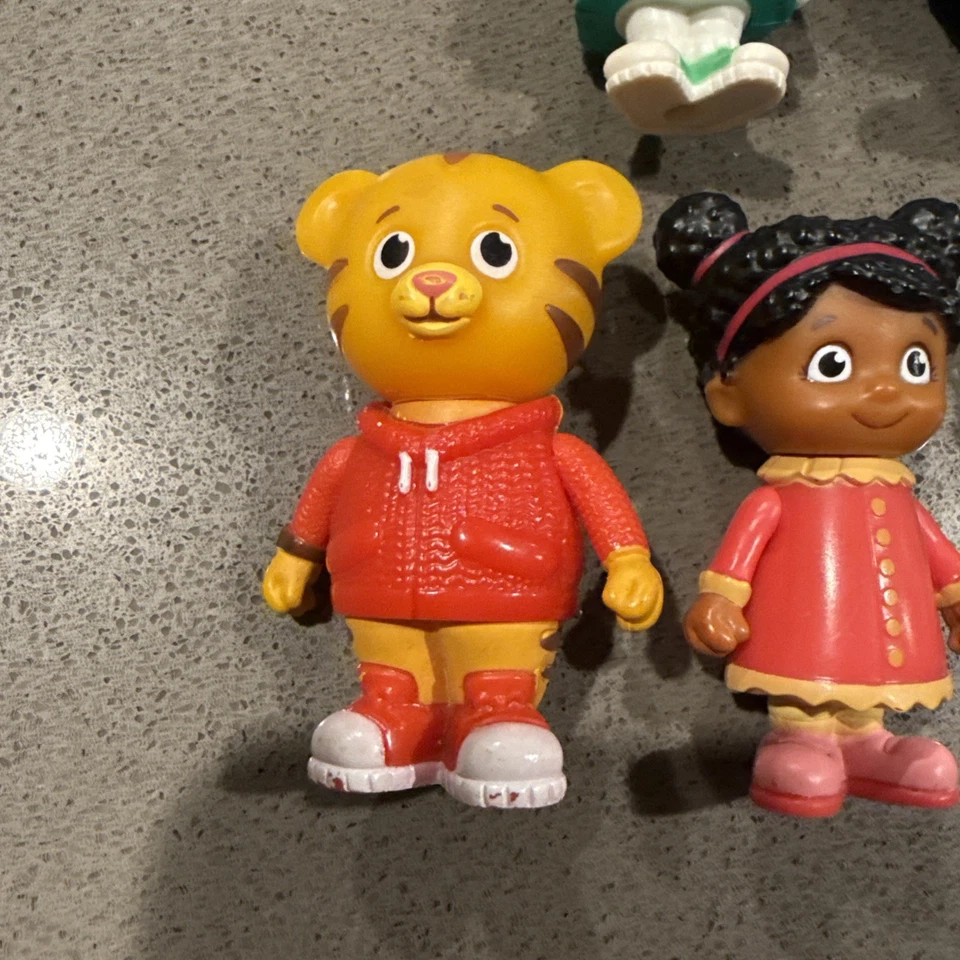 Juego de figuras Daniel Tiger's Neighborhood Friends Elaina/Daniel/Príncipe/Búho Niño de 5 Foto 4 de 4