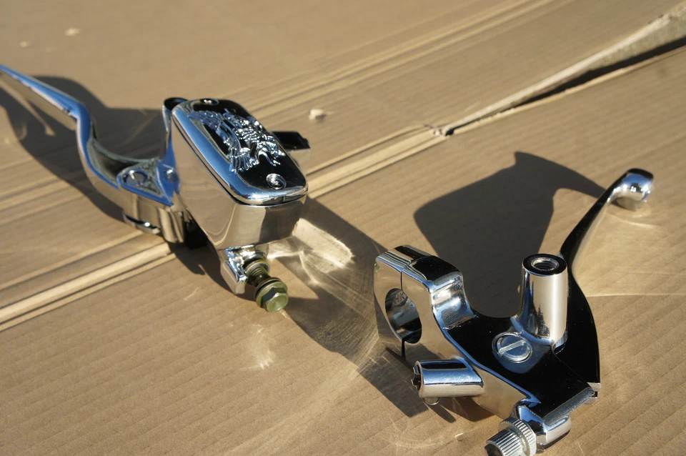 Skull Chrome BRAKE MASTER CYLINDER and Clutch Perch Lever Set fit 1" handle bar - Image 3 of 4