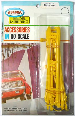 Aurora Model Motoring Lock Joiner HO Slot Car YELLOW GUARD RAIL & POST SET #1232