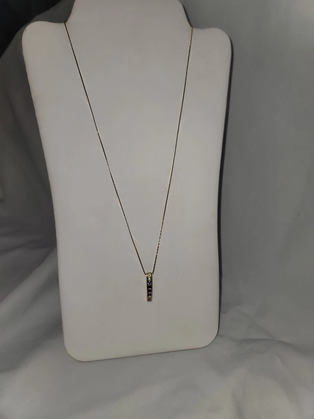 VETEMENTS Collana elegante con ciondolo tono oro