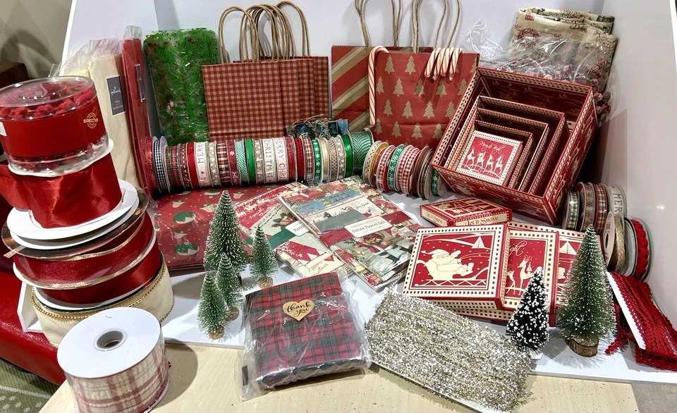 Vintage Christmas Gift Wrapping Supplies, Gift & Treat Bags & Boxes, Ribbon - Image 2 of 4