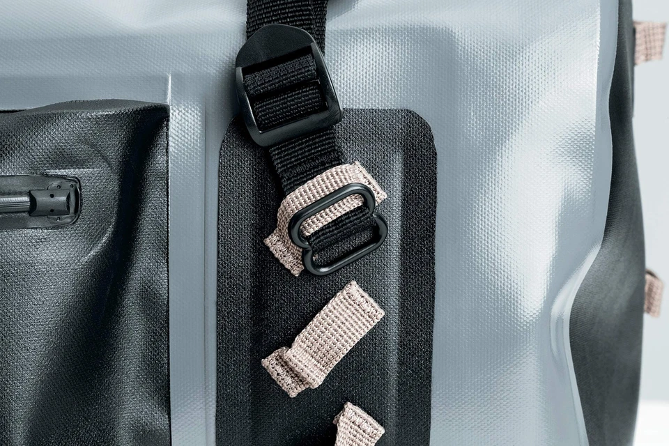 Bolsa de viaje seca Kuryakyn Torke 35L | P/N 5171 Foto 4 de 4