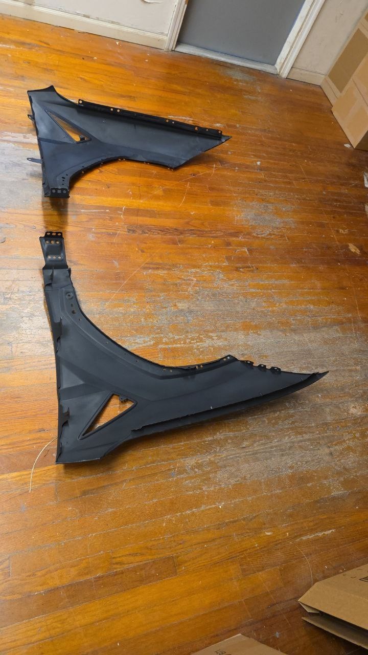 2019 - 2024 OEM Original Lamborghini urus front fender (RIGHT SIDE ONLY)