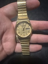 Vintage Seiko Quartz  Gold Tone Day Date Watch Runs w/ Battery Needed