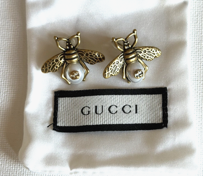 Iconic GUCCI Earrings Aged gold metal Gucci Bees with white pearls