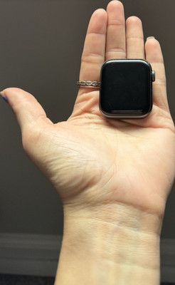Apple Watch Se (1st Generation) 40mm Minor Scratching.