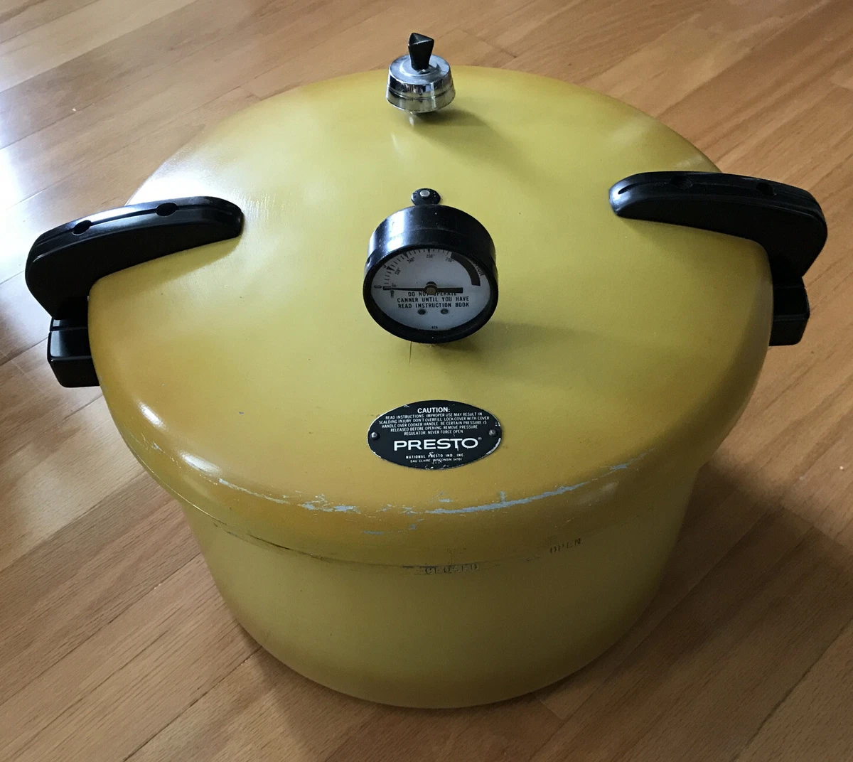 Vintage PRESTO Pressure Cooker Canner 16 Quart Harvest Gold 01/CA-16H4375