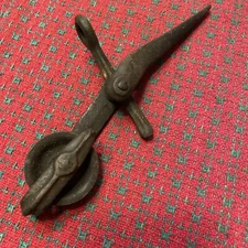 ANTIQUE CAST IRON FODDER SHOCK Corn TIEHAND IMPLEMENT HARVEST Nice