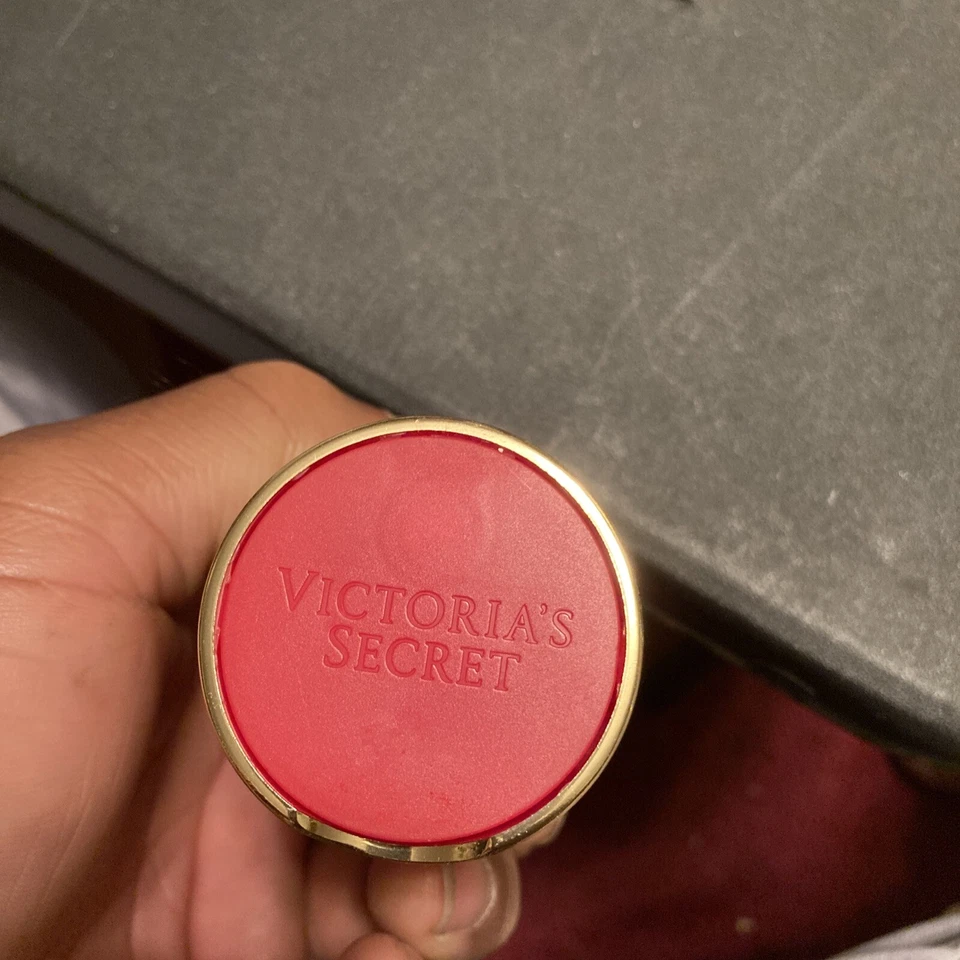 LOCIÓN CORPORAL VICTORIA'S SECRET BAYAS CARMESÍ 8,0 OZ EDICIÓN LIMITADA Foto 3 de 3
