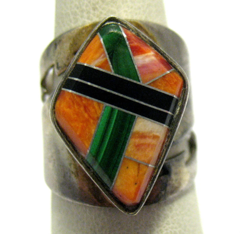 VERY WIDE ONYX MALACHITE ORANGE AGATE RING SIZE 6.5   8.6 GRAMS - Image 2 of 2