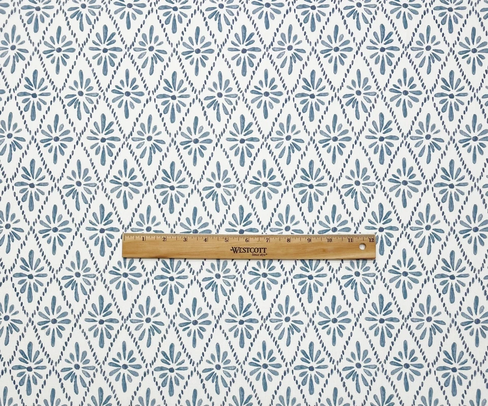 TELA MULTIUSOS FLORAL GEOMÉTRICA AZUL CARBELLA BALARD DESIGNS POR YARDA 54"W Foto 3 de 4