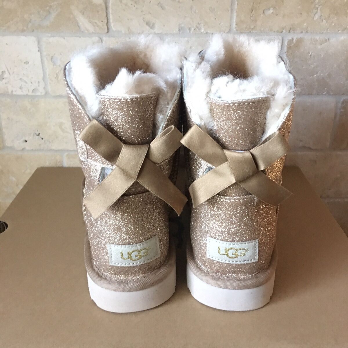 UGG MINI BAILEY BOW SPARKLE GLITTER GOLD BOOTS SIZE US 6 UGG MINI BAILEY BOW SPARKLE GLITTER GOLD BOOTS SIZE US 6