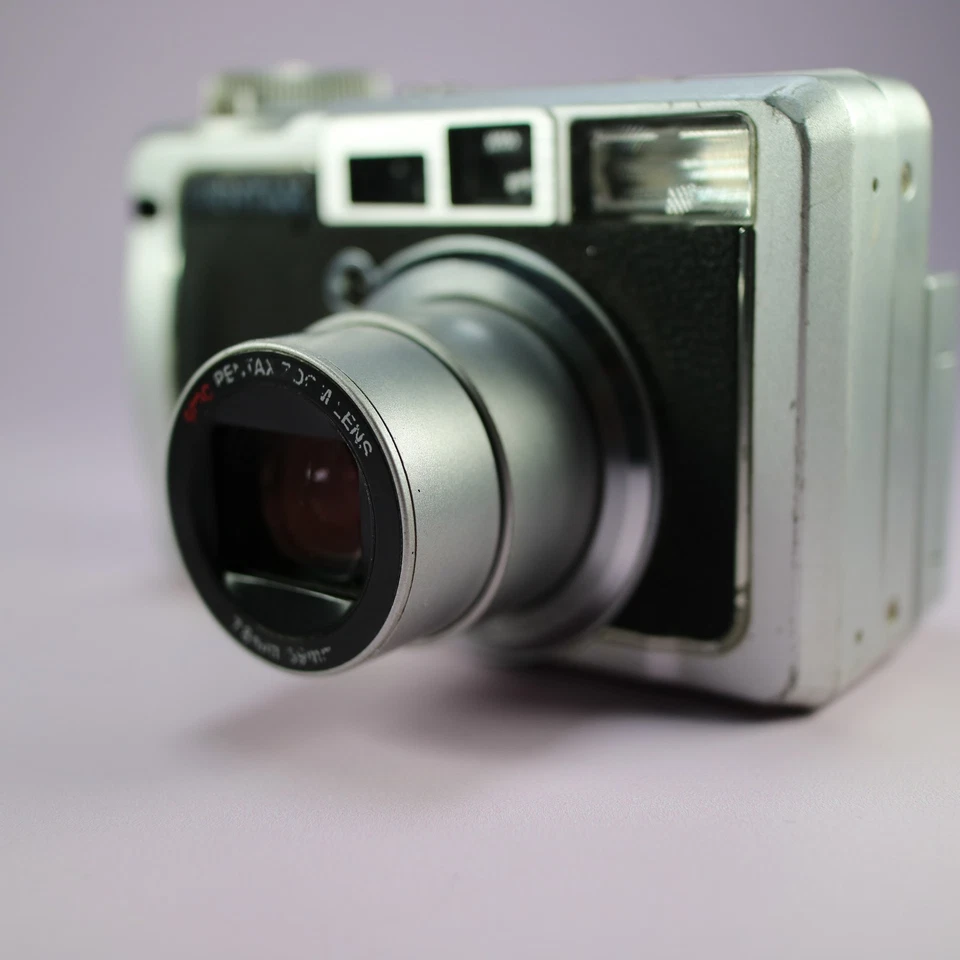 Pentax Digital Camera Optio 750Z 7.0MP Silver Flip Screen Tested With Charger - Image 2 of 4