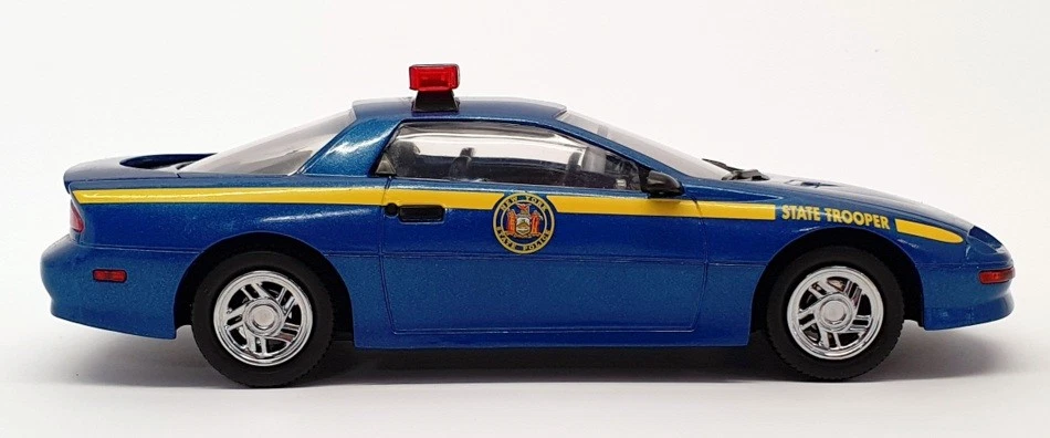 Code 3 Collectibles 1/24 Scale 30721A - Chevrolet Police Car New York - Blue - Image 3 of 4