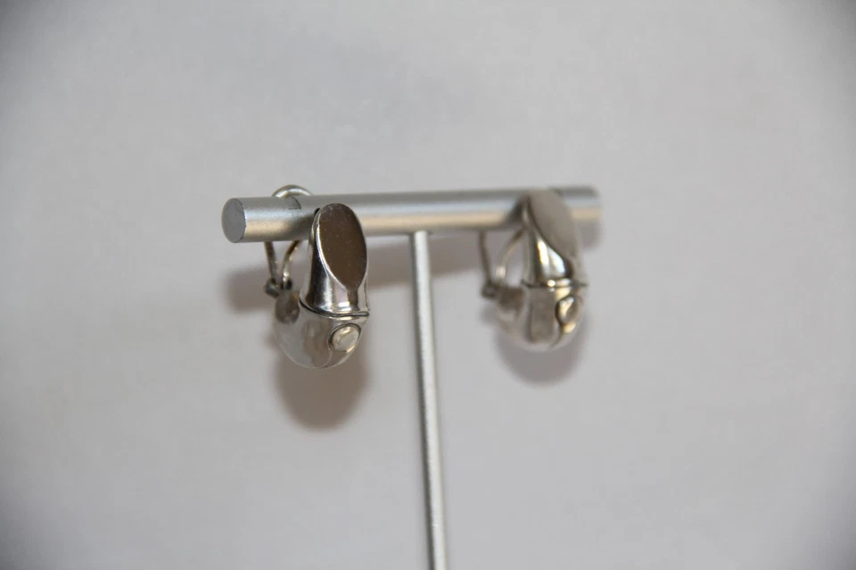 Pendientes de aro Huggie de plata de ley RAROS de John Hardy. Precioso extremadamente raro Foto 2 de 4