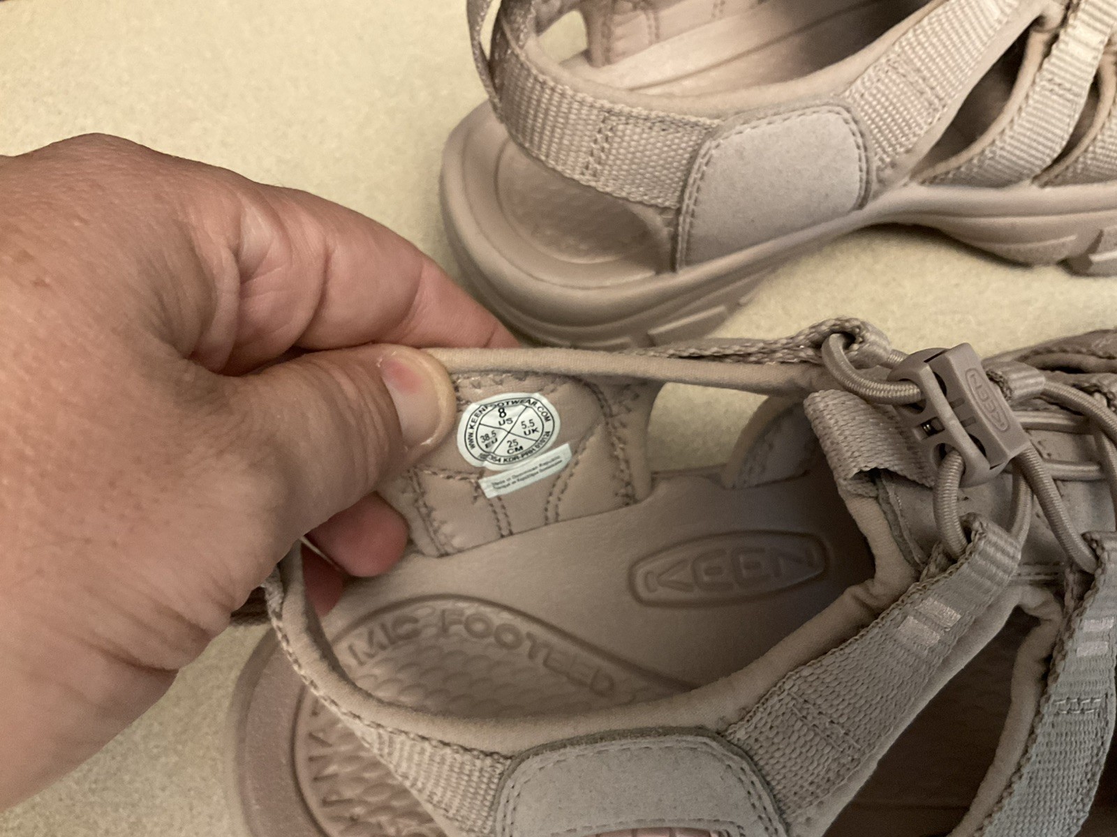 Nuovo! Sandali sportivi donna Keen Newport H2 monocromatici fulwn impermeabili. Taglia 8.