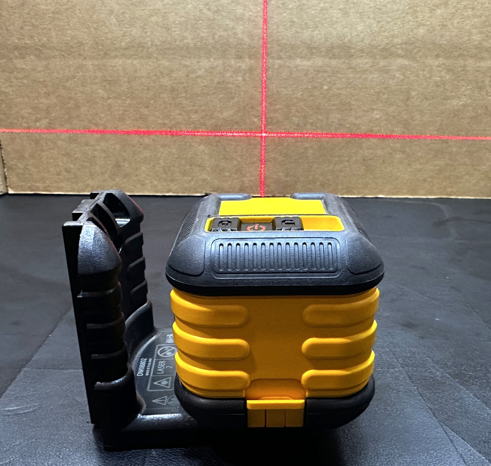 DeWALT  DW08802  Cross Line Laser Level 40' 1/4" Accuracy 2-Beam Red Laser  (52)