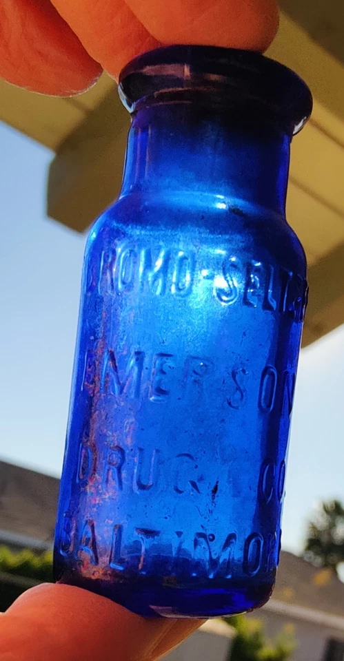 Lote de 5 botellas de vidrio vintage azul cobalto Gran Colección 1890-principios del siglo. Foto 3 de 4