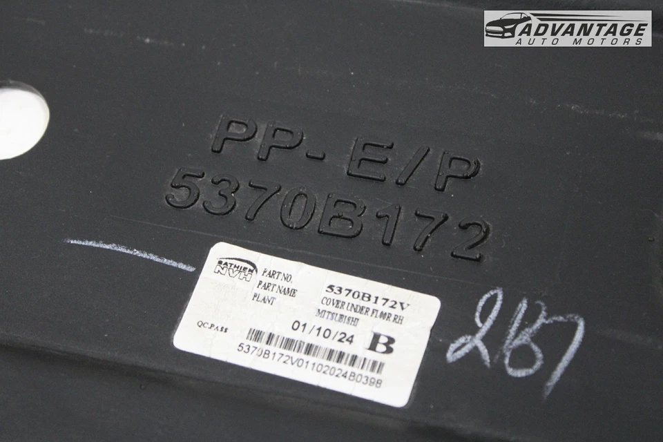 MITSUBISHI MIRAGE 2017-2024 piso delantero derecho bajo cubierta escudo OEM Foto 4 de 4