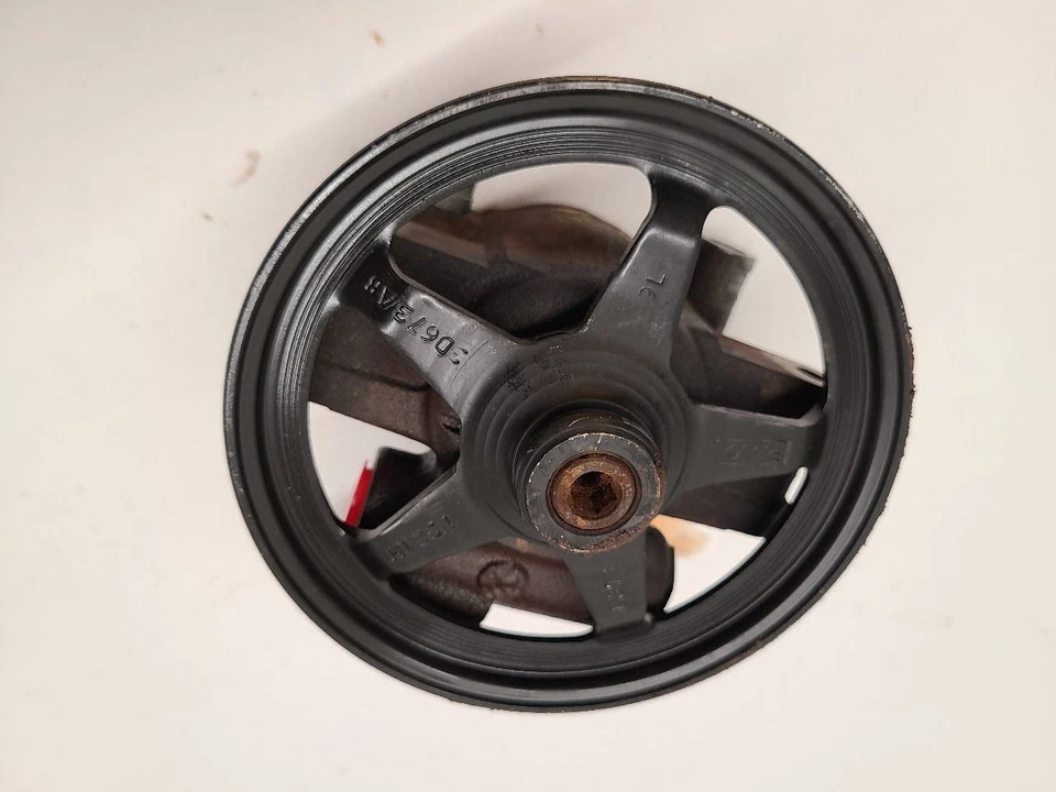 Bomba de dirección asistida Ford Flex 2009-2012 sin polea 8A8Z3A674C Foto 2 de 4