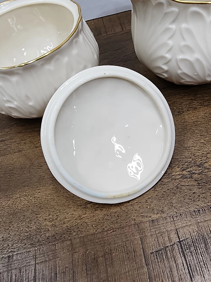 Винтажная сахарница и сливочник Lenox Cottage с тиснением из листьев аканта с золотой отделкой 24 карата - Изображение 2 из 4