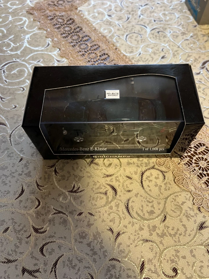 Mercedes-Benz E-Klasse 2002 Green Minichamps [400 031502] - Image 3 of 4
