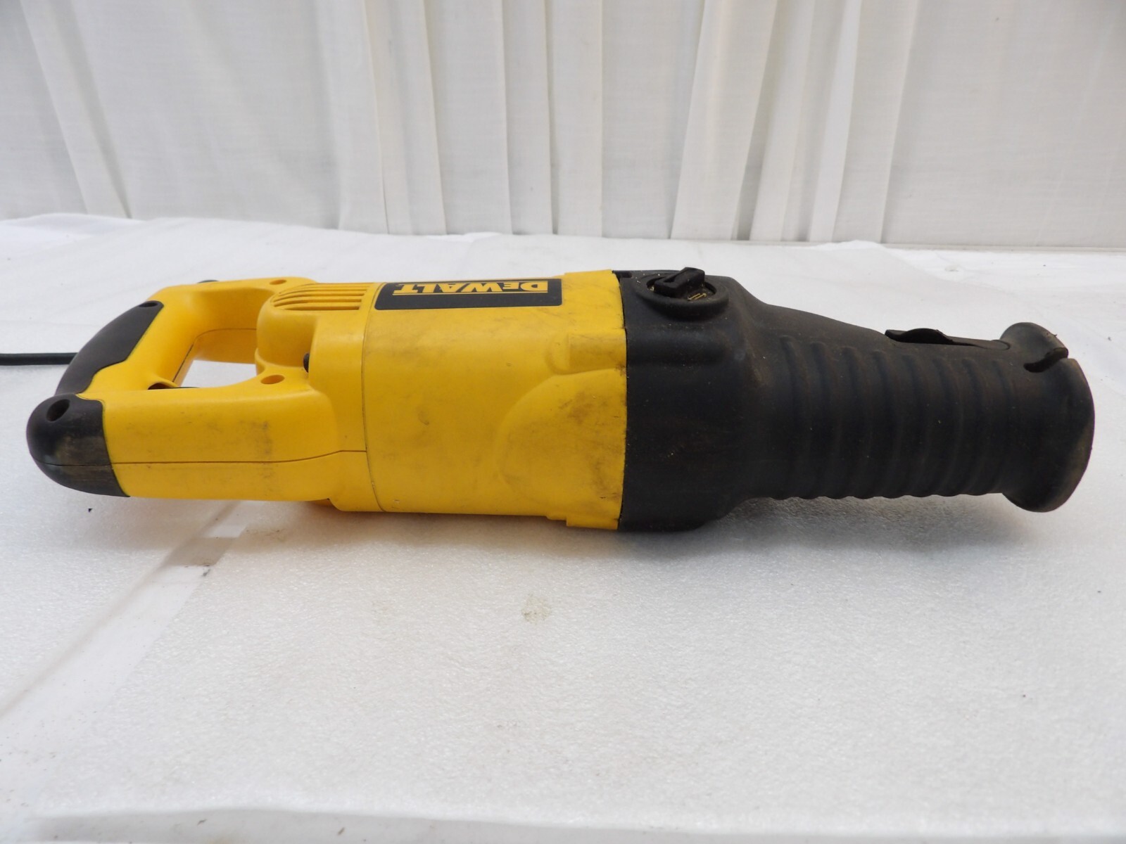 DeWalt DW311 Variable Speed 1 1/8” Stroke Reciprocating Saw W/Case eBay