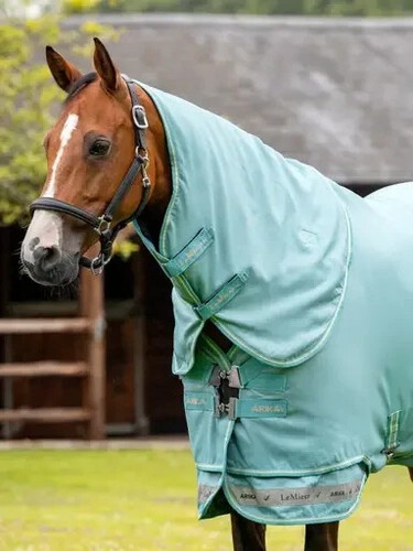 LeMieux Arika Ripstop 0g Lightweight Light Turnout Rug + Hood 600d 4'9"-7'3" - Picture 8 of 10