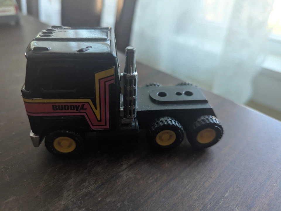 Semirremolque tractor Buddy L Mack de colección (sin remolque) Foto 3 de 4