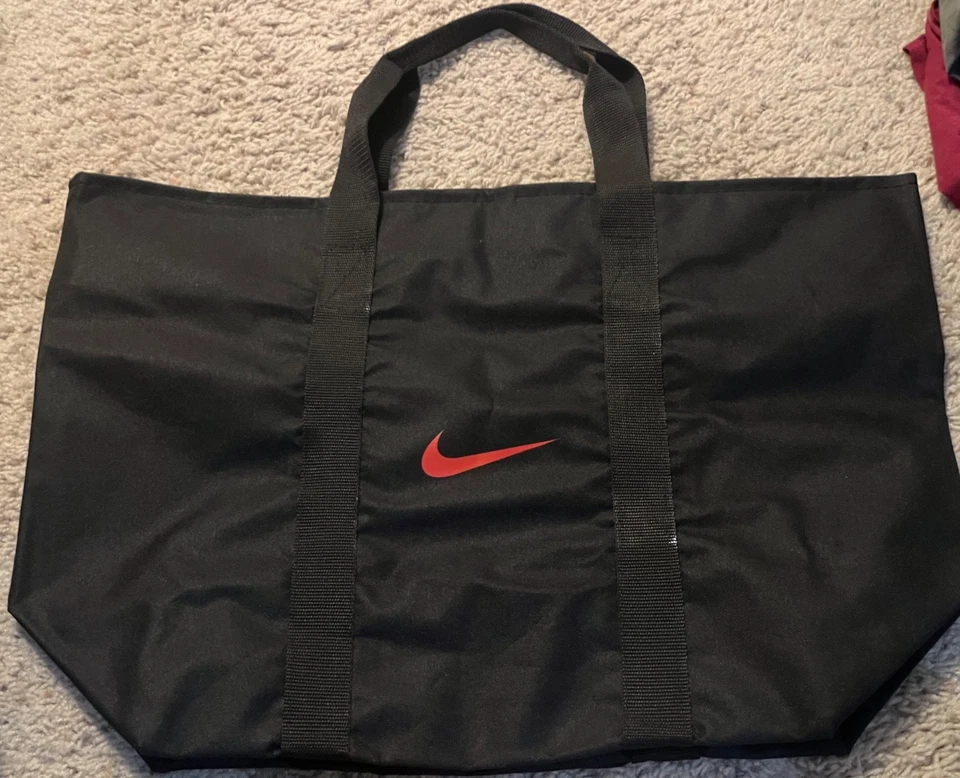 Bolso de Mano Nike LeBron Negro Rojo Logo | Ligero Gimnasio Viaje Carryall | Limitado Foto 2 de 3